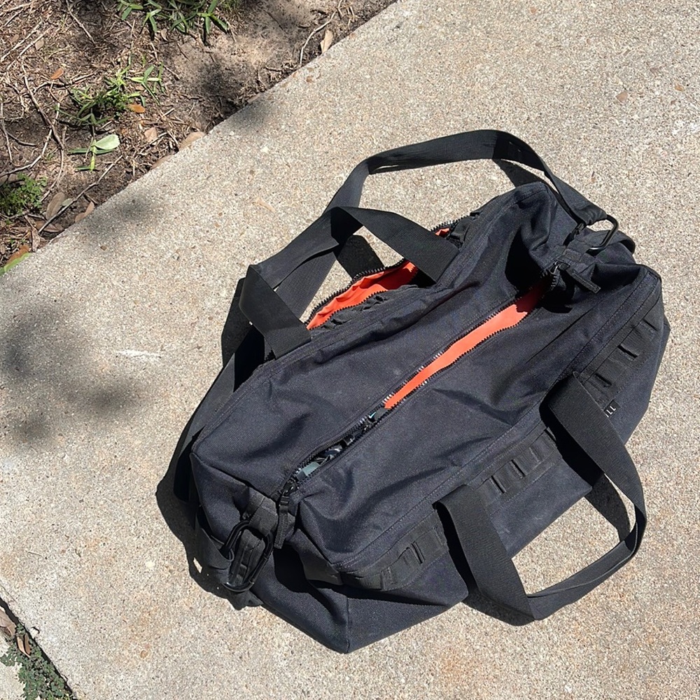 NoBull CrossFit duffel bag.